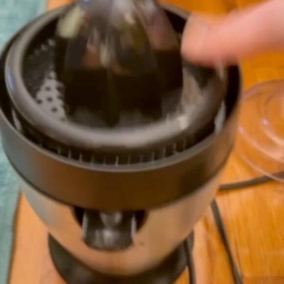 Cuisinart Citrus Juicer - Picture 4 of 5